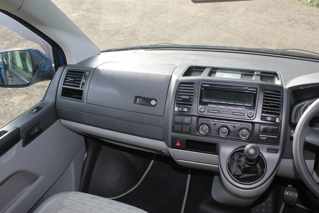 2011 Volkswagen EuroVan - Image 29 of 30