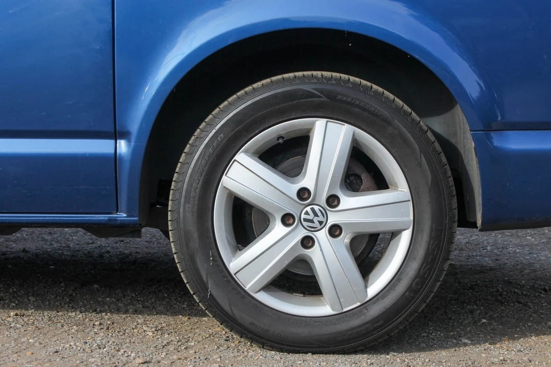 2011 Volkswagen EuroVan - Image 23 of 30