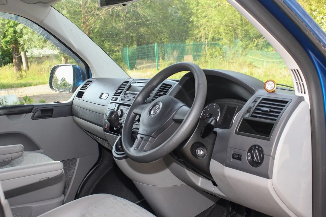 2011 Volkswagen EuroVan - Image 24 of 30