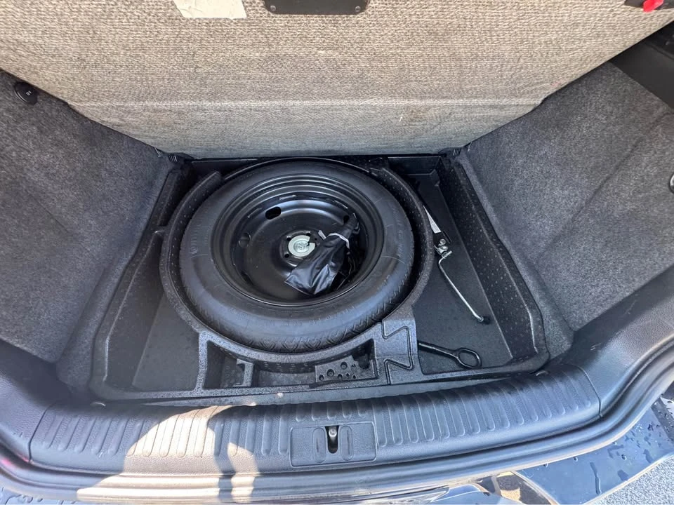 2011 Volkswagen Tiguan - Image 13 of 18