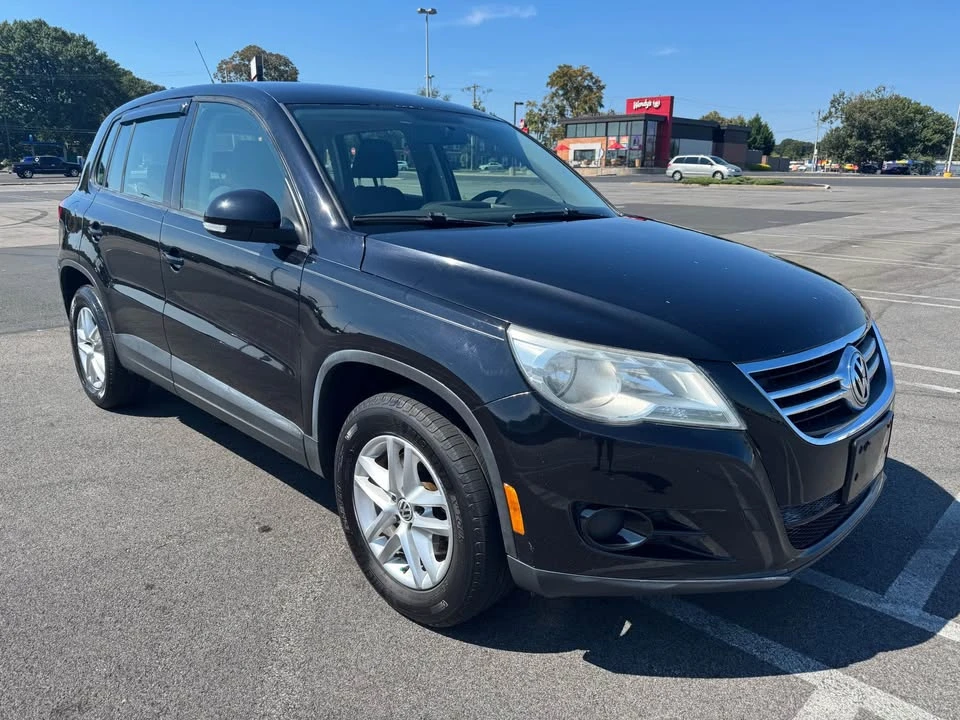 2011 Volkswagen Tiguan - Image 2 of 18