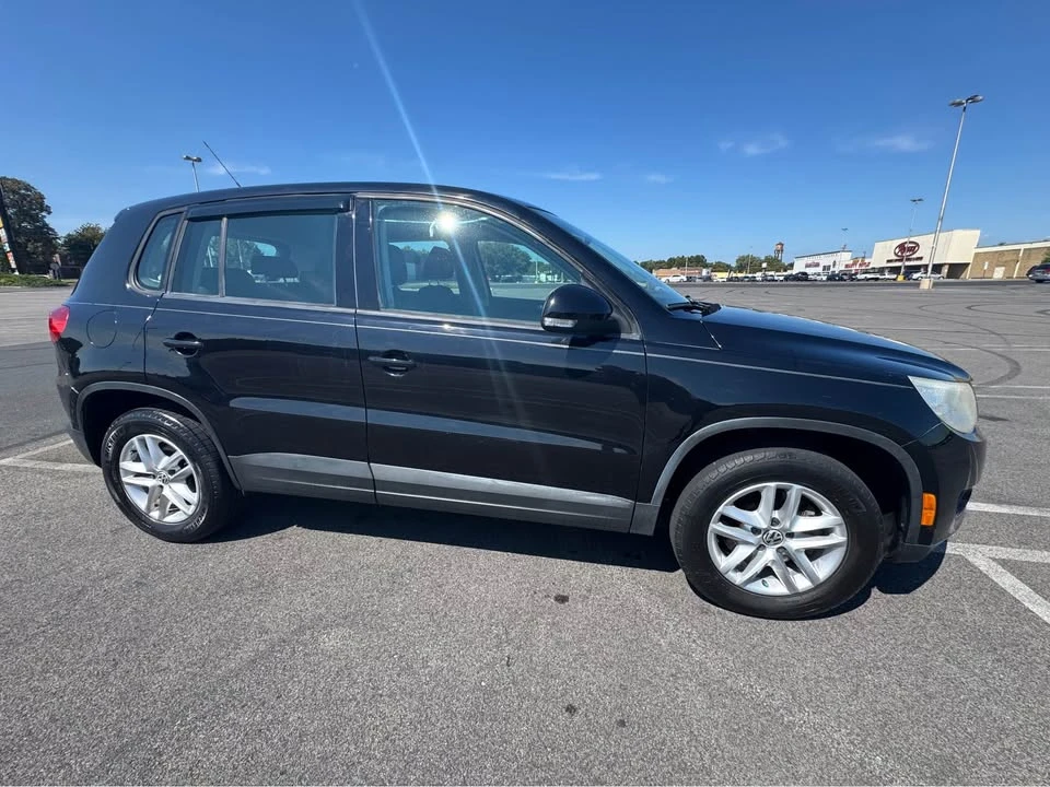 2011 Volkswagen Tiguan - Image 3 of 18