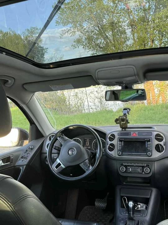 2011 Volkswagen Tiguan - Image 2 of 7