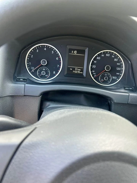 2011 Volkswagen Tiguan - Image 6 of 8