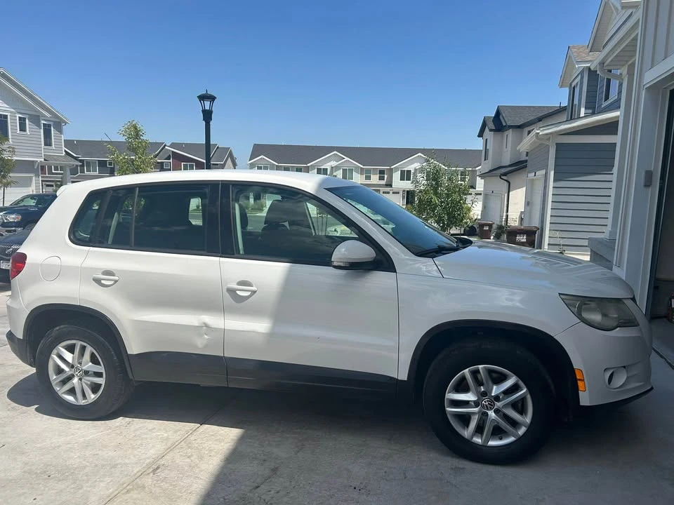 2011 Volkswagen Tiguan - Image 3 of 8
