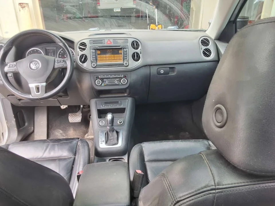 2011 Volkswagen Tiguan - Image 11 of 16