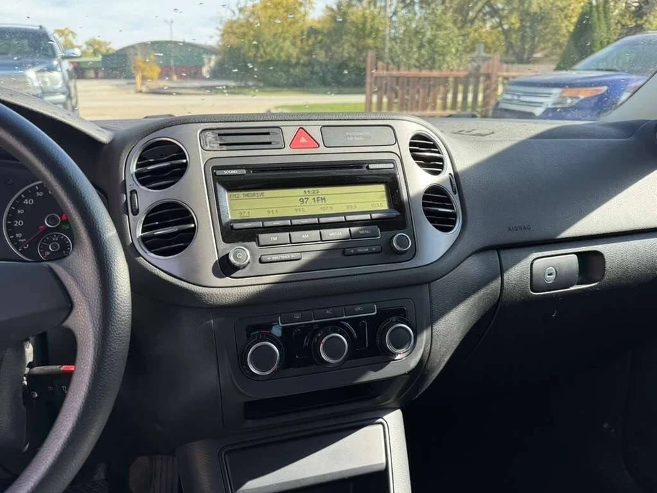 2011 Volkswagen Tiguan - Image 6 of 21