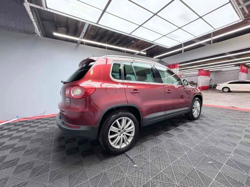 2011 Volkswagen Tiguan - Image 9 of 12