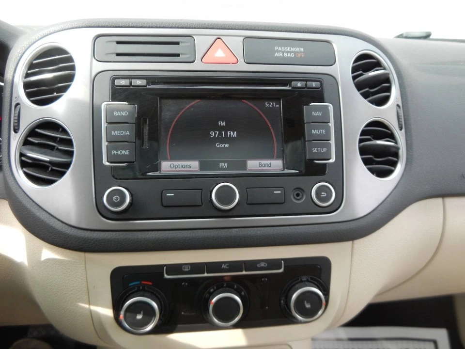 2011 Volkswagen Tiguan - Image 3 of 12