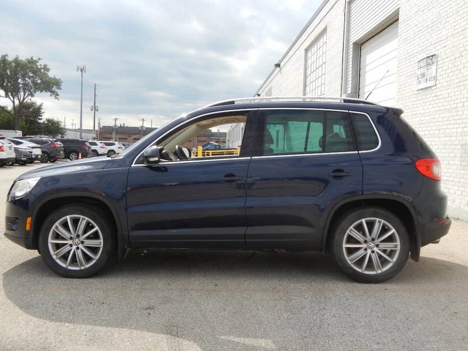 2011 Volkswagen Tiguan - Image 11 of 12