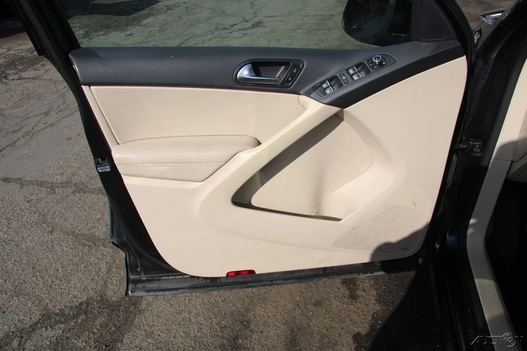 2011 Volkswagen Tiguan - Image 12 of 21