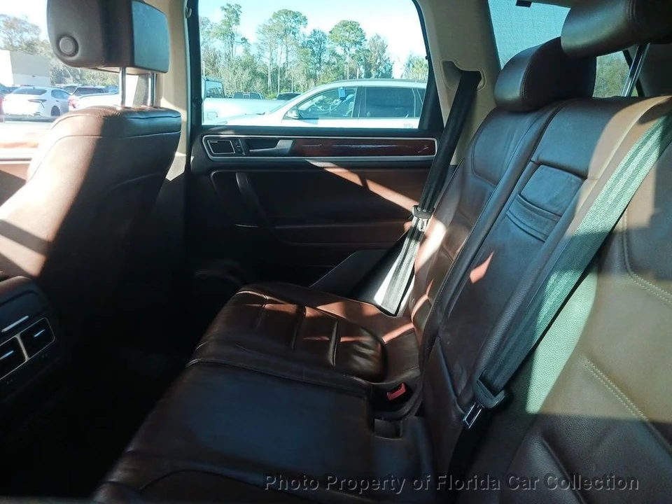 2011 Volkswagen Touareg - Image 6 of 10
