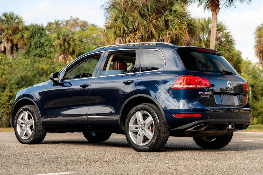 2011 Volkswagen Touareg - Image 10 of 31