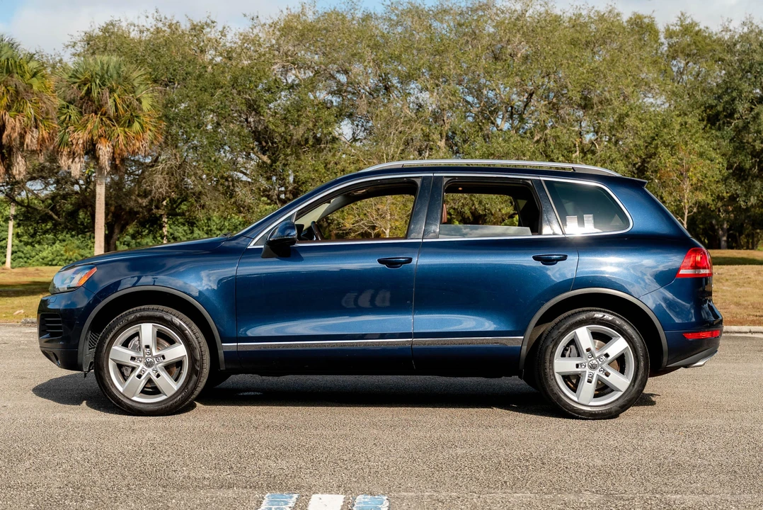 2011 Volkswagen Touareg - Image 9 of 31