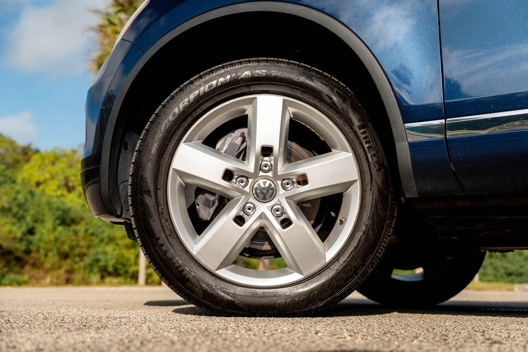 2011 Volkswagen Touareg - Image 26 of 31