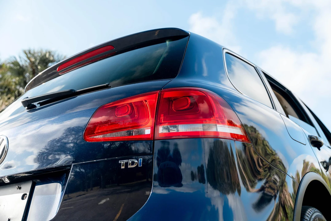 2011 Volkswagen Touareg - Image 23 of 31