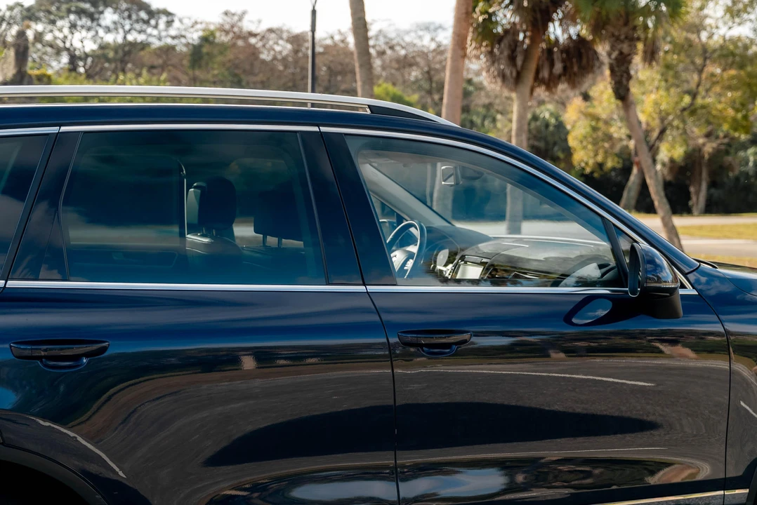 2011 Volkswagen Touareg - Image 24 of 31