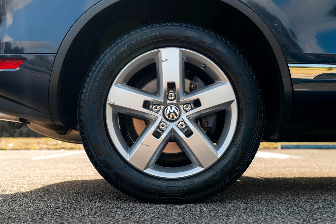 2011 Volkswagen Touareg - Image 29 of 31
