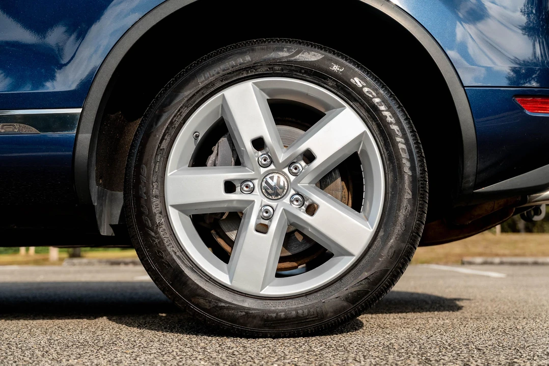 2011 Volkswagen Touareg - Image 28 of 31