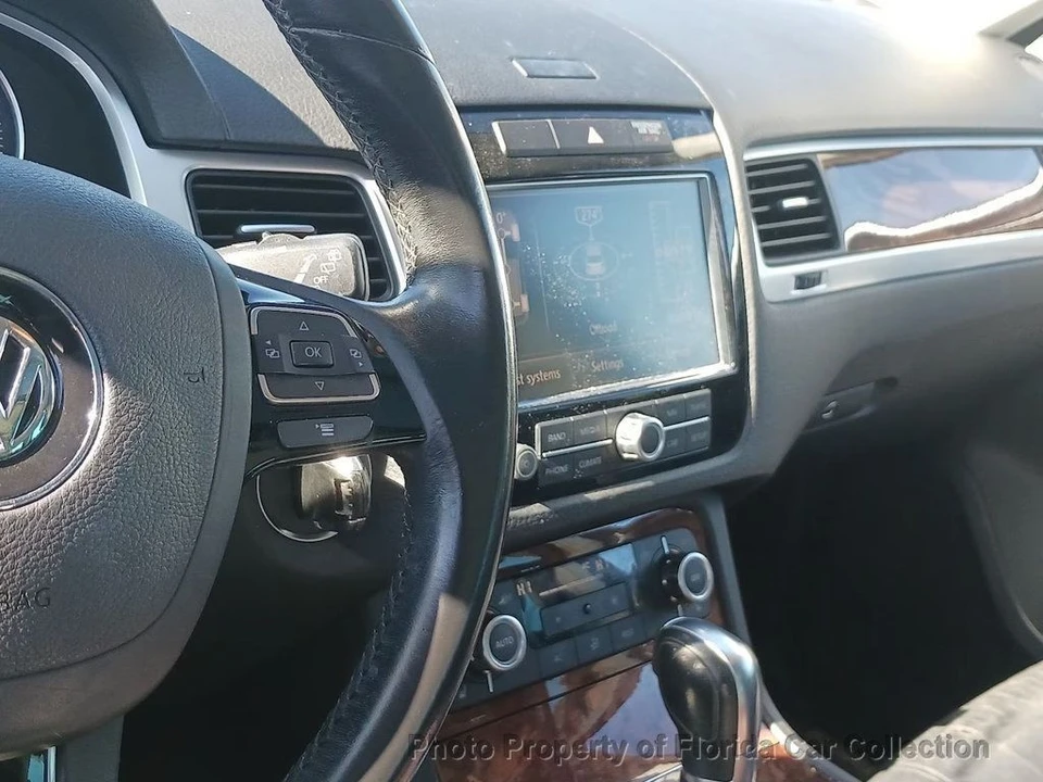 2011 Volkswagen Touareg - Image 7 of 12