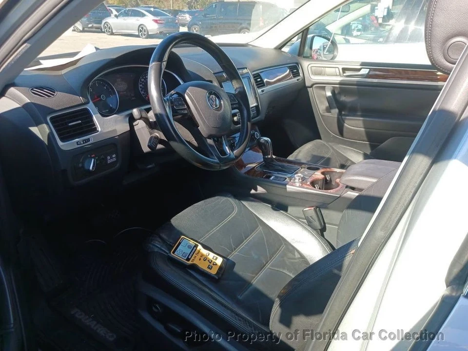 2011 Volkswagen Touareg - Image 5 of 12