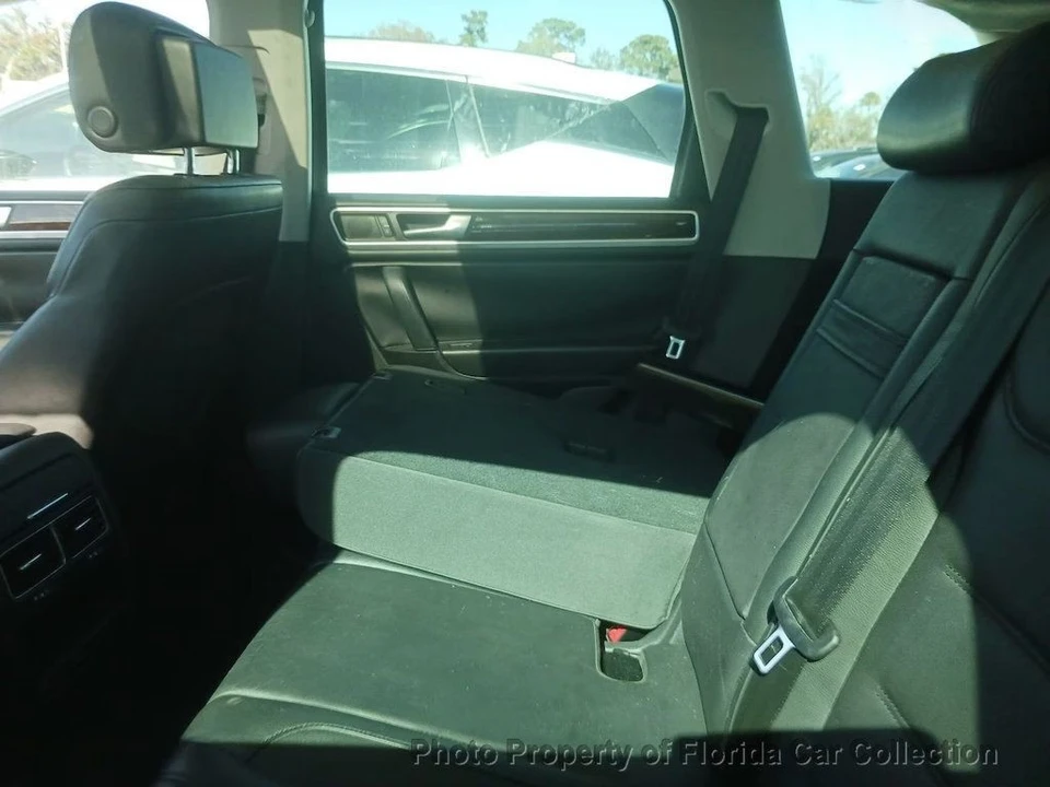 2011 Volkswagen Touareg - Image 6 of 12