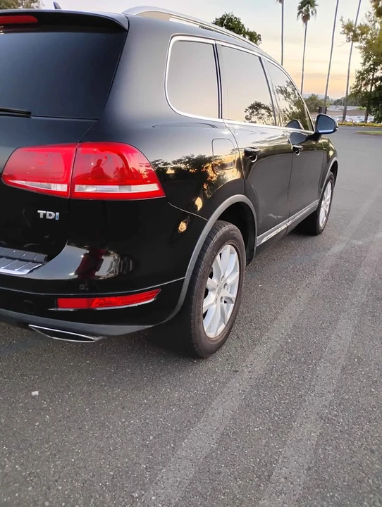 2011 Volkswagen Touareg - Image 2 of 9