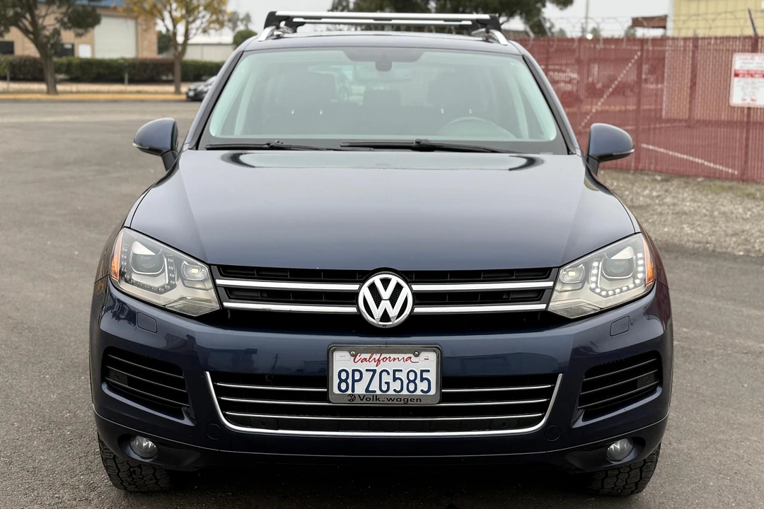 2011 Volkswagen Touareg - Image 2 of 31