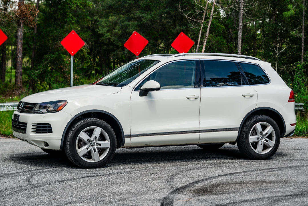 2011 Volkswagen Touareg - Image 9 of 31
