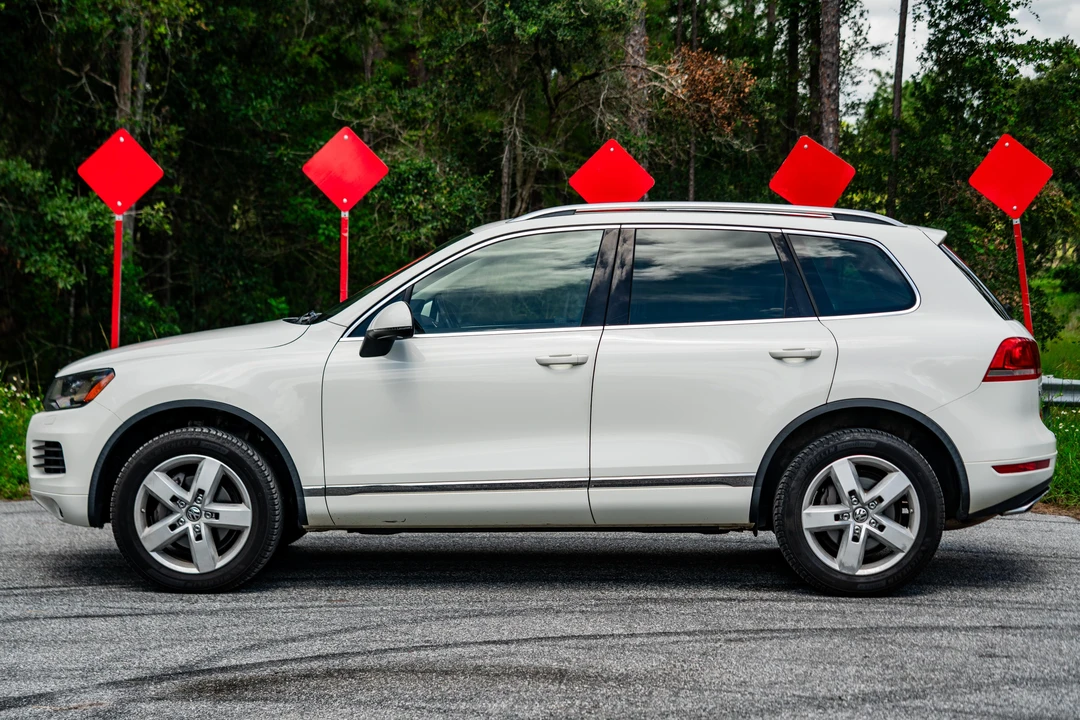 2011 Volkswagen Touareg - Image 10 of 31