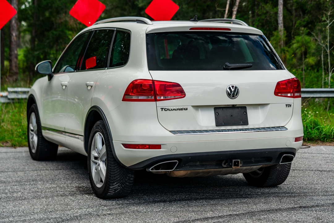 2011 Volkswagen Touareg - Image 13 of 31