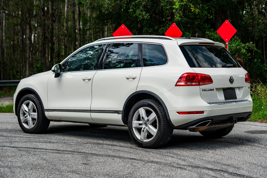 2011 Volkswagen Touareg - Image 12 of 31