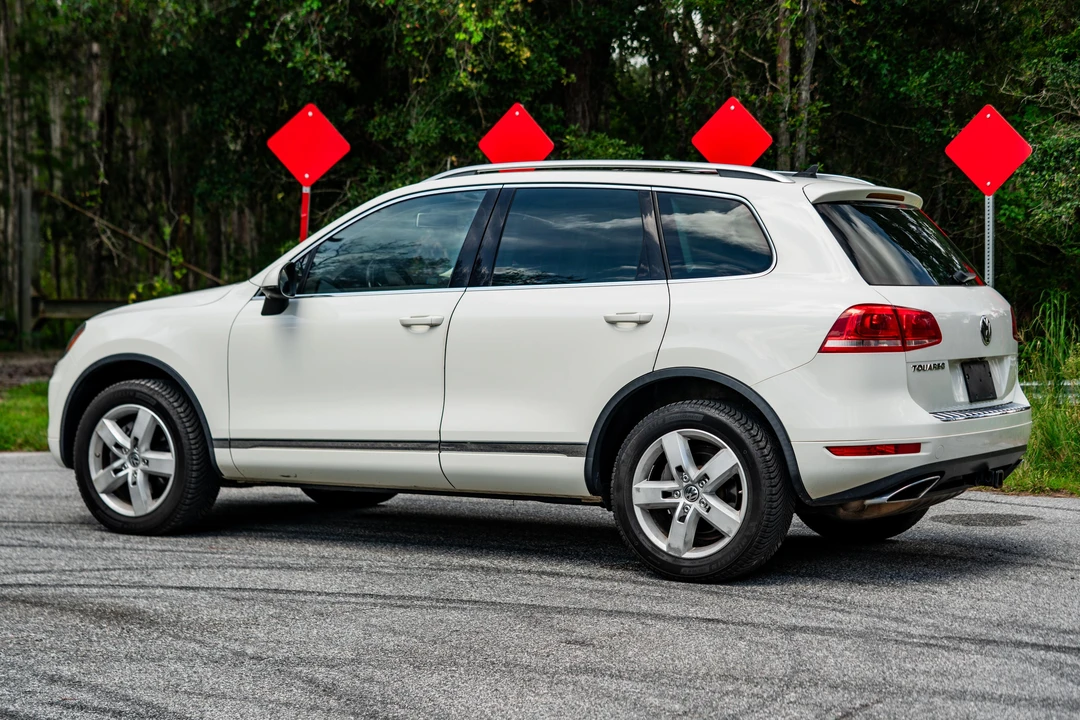 2011 Volkswagen Touareg - Image 11 of 31