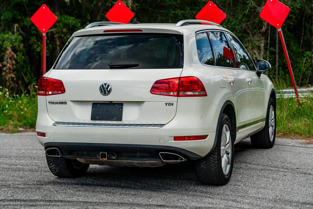 2011 Volkswagen Touareg - Image 14 of 31