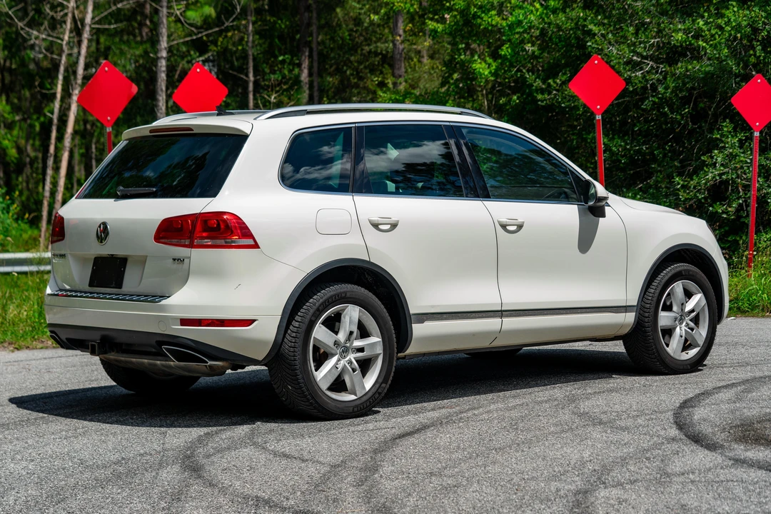 2011 Volkswagen Touareg - Image 16 of 31