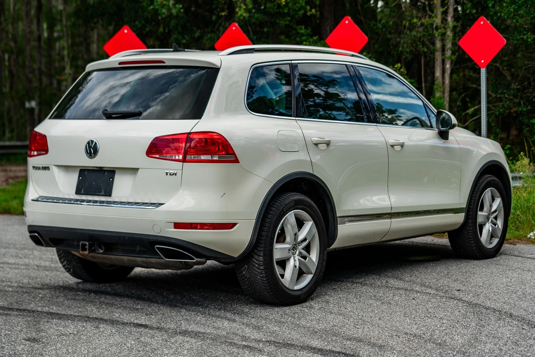 2011 Volkswagen Touareg - Image 15 of 31
