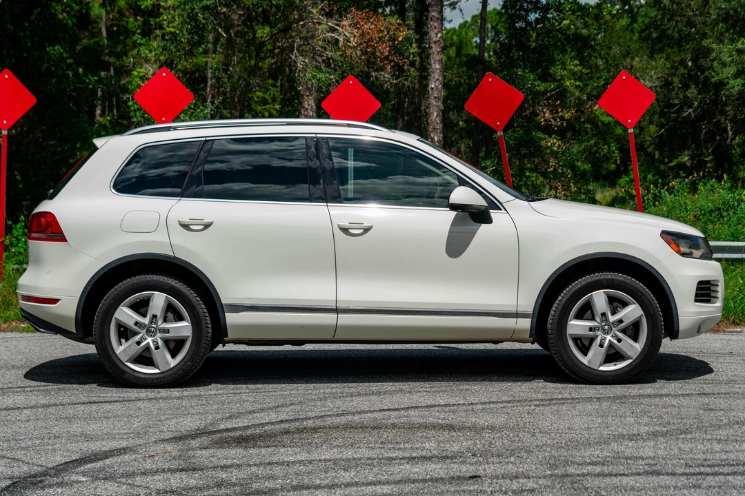 2011 Volkswagen Touareg - Image 3 of 31