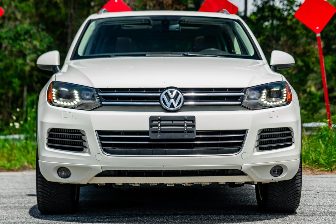 2011 Volkswagen Touareg - Image 2 of 31