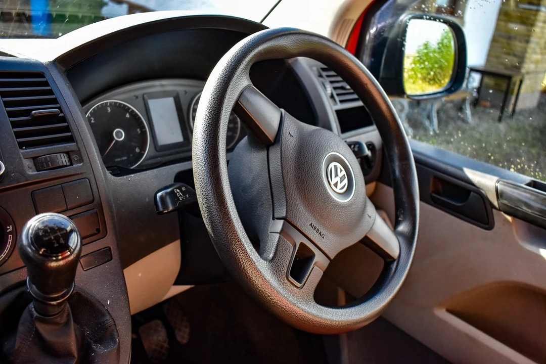 2011 Volkswagen EuroVan - Image 27 of 30