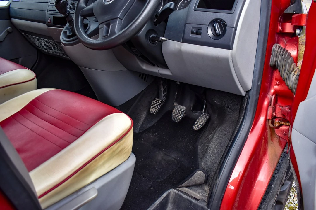 2011 Volkswagen EuroVan - Image 26 of 30