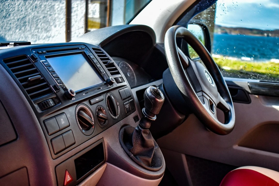 2011 Volkswagen EuroVan - Image 28 of 30