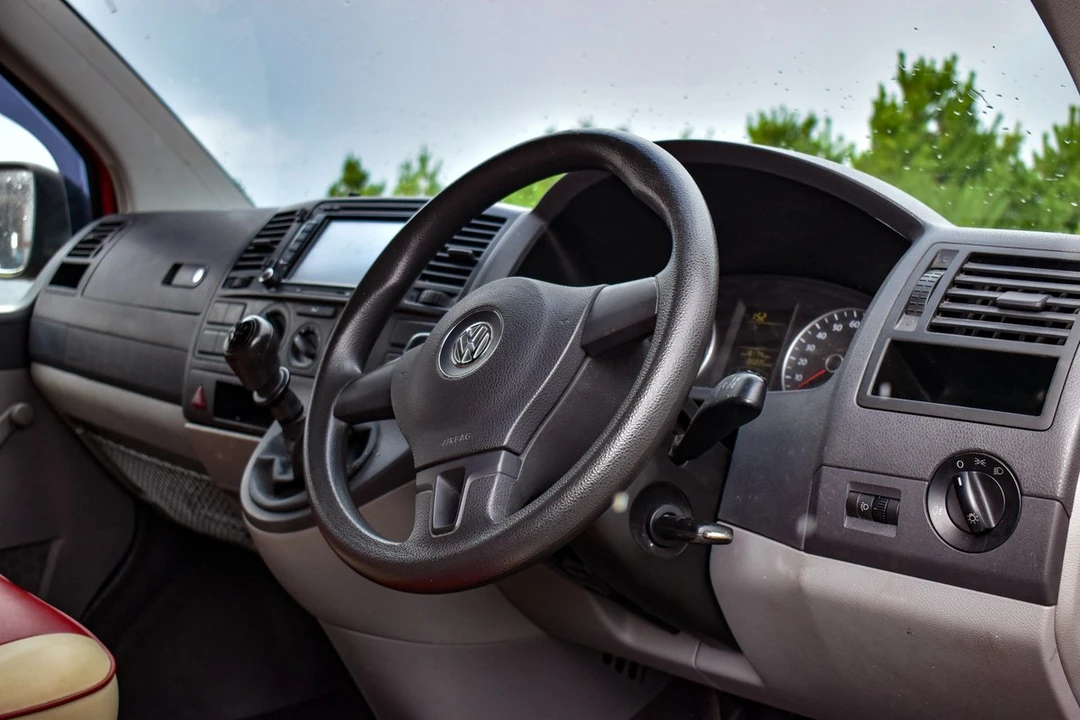 2011 Volkswagen EuroVan - Image 29 of 30