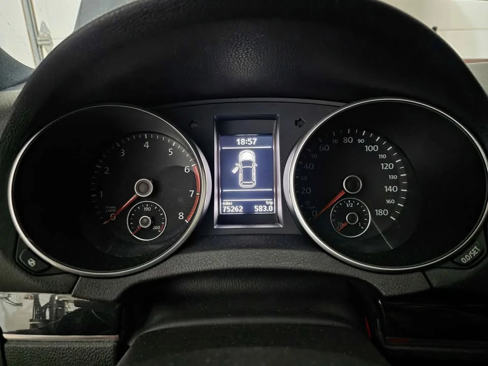 2011 Volkswagen GTI Mk6 - Image 9 of 11