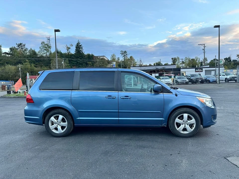 2011 Volkswagen Routan - Image 5 of 7