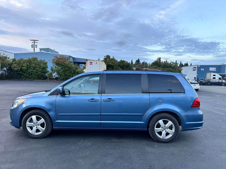 2011 Volkswagen Routan - Image 6 of 7