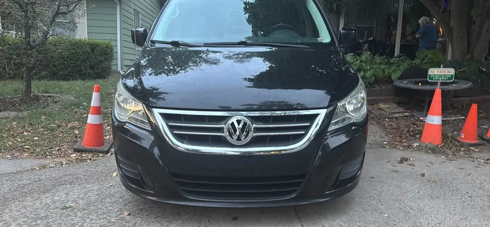 2011 Volkswagen Routan - Image 14 of 19