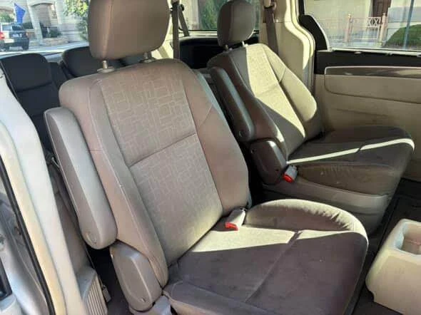 2011 Volkswagen Routan - Image 5 of 6