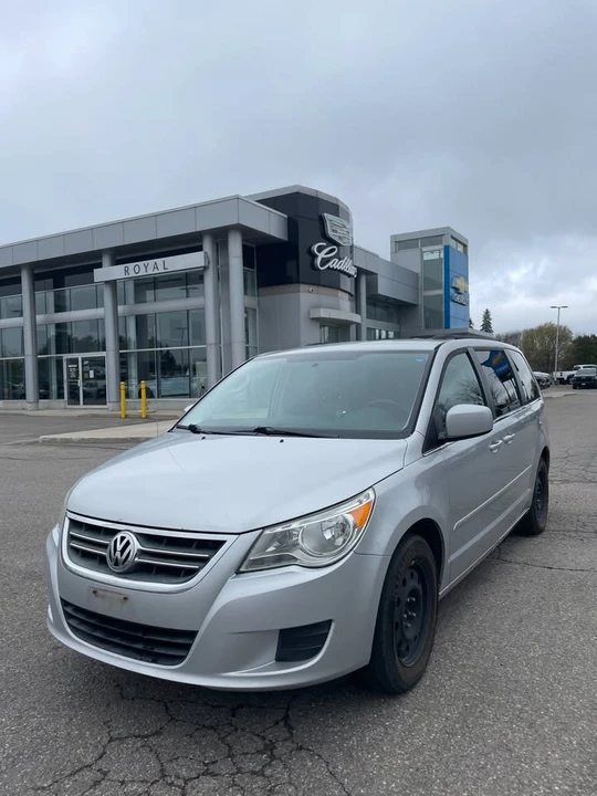 2011 Volkswagen Routan - Image 7 of 11