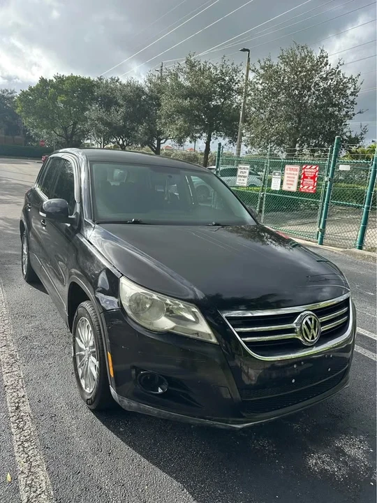 2011 Volkswagen Tiguan - Image 2 of 12