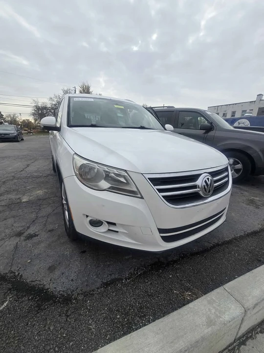 2011 Volkswagen Tiguan - Image 2 of 13